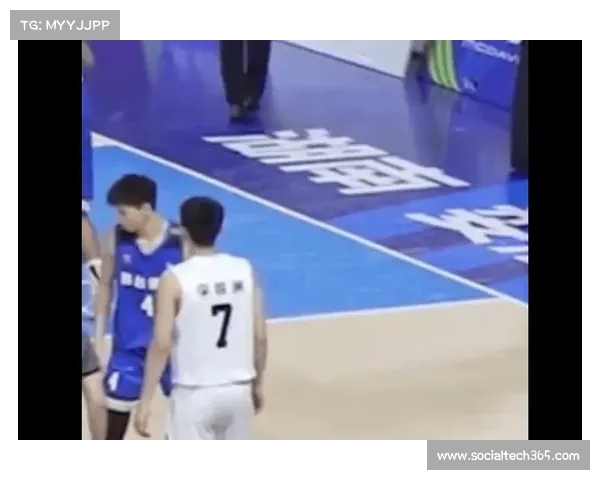 李悦洲半场爆发:三分五中四轰,正负值+领全场 李悦洲半场爆发:三分五中四轰,正负值+领全场